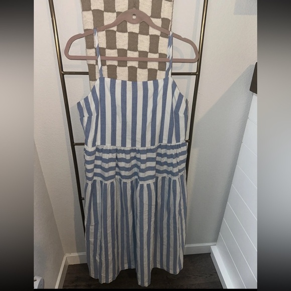 Universal Thread Dresses & Skirts - Universal Thread Blue and White Striped Casual dress size‎ xl